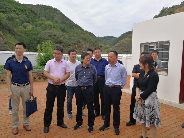 <b>水利部移民司（扶貧辦）勒宏強處長，省水利廳水利水電處處長白鵬翔、延安市水務(wù)局局長張拴林，副區(qū)長楊東和安塞區(qū)水務(wù)局、扶貧局等調(diào)研安塞供水工程</b>